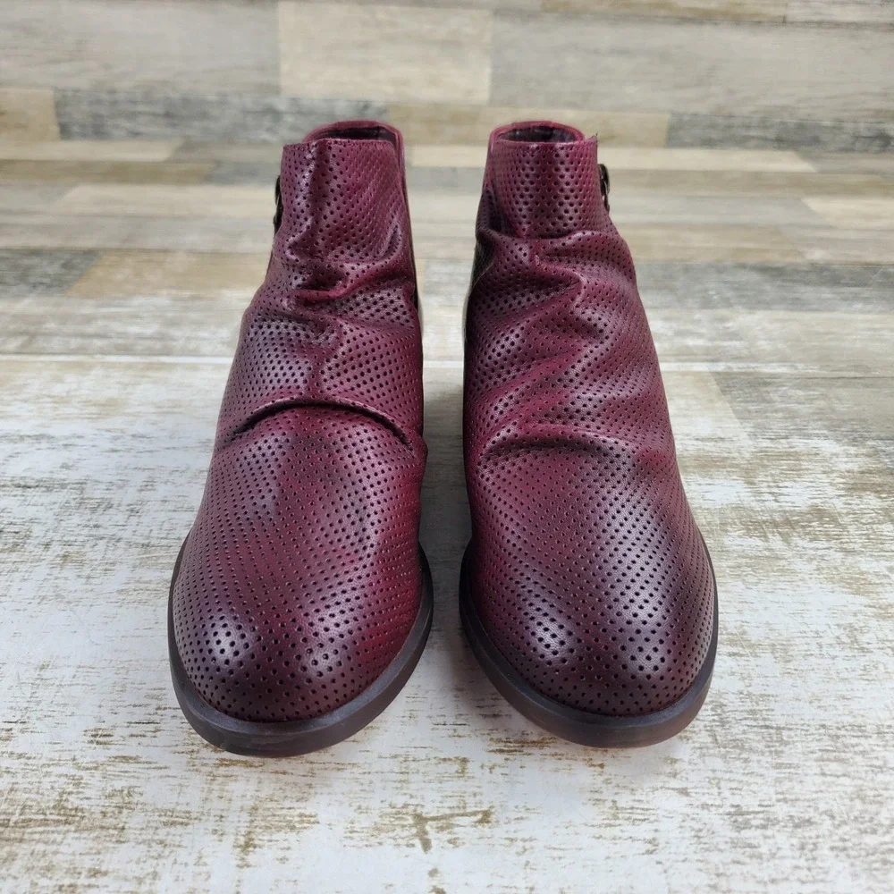 Coldwater Creek Aledo Womens Ankle Booties Sz 6.5 M Wine Leather Side Zipper